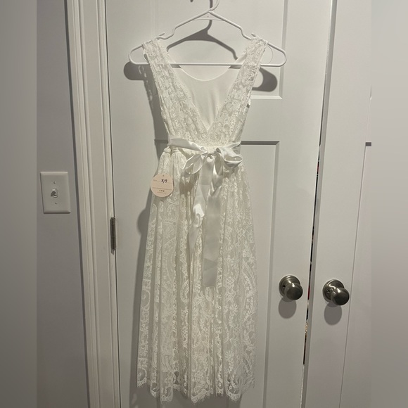 Girls white dress - Picture 4 of 4